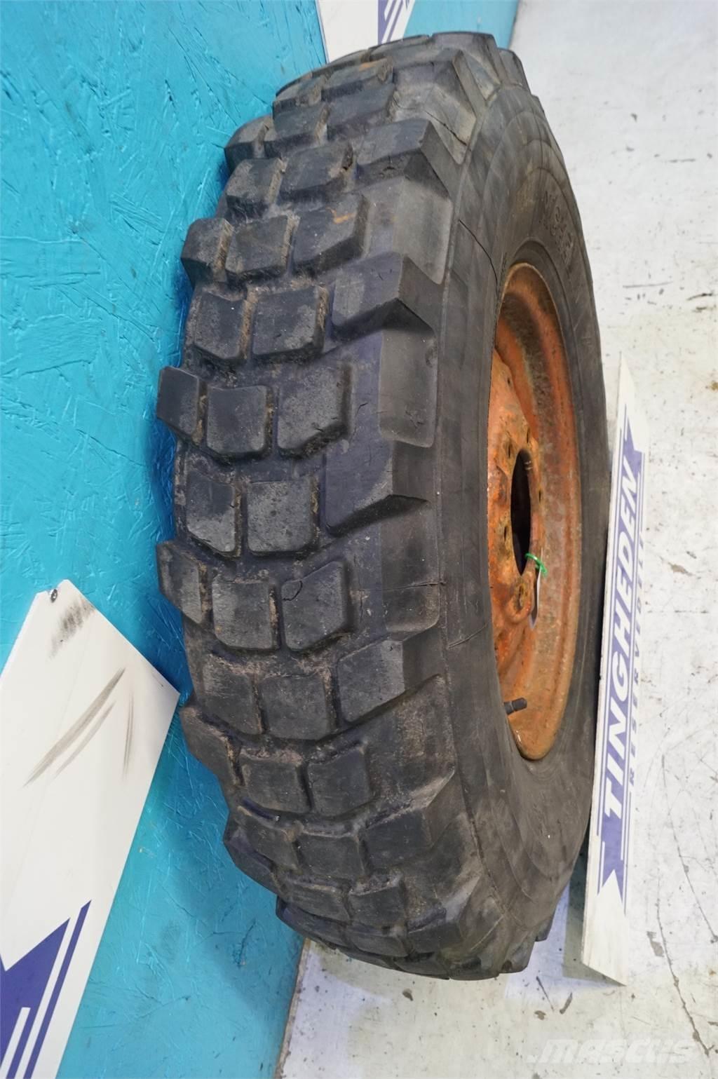  16 7.50R16 Pneumatiky, kola a ráfky