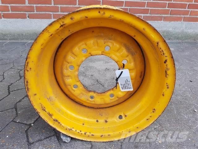 16 WH8LX16 Pneumatiky, kola a ráfky