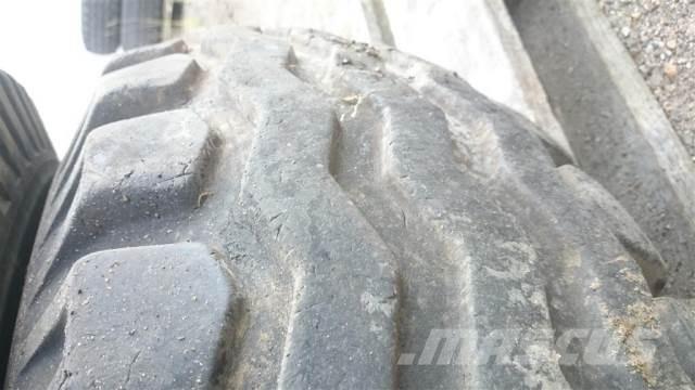  18 12.5/80-18 Pneumatiky, kola a ráfky