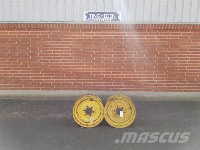  18 5.50FX18 Pneumatiky, kola a ráfky