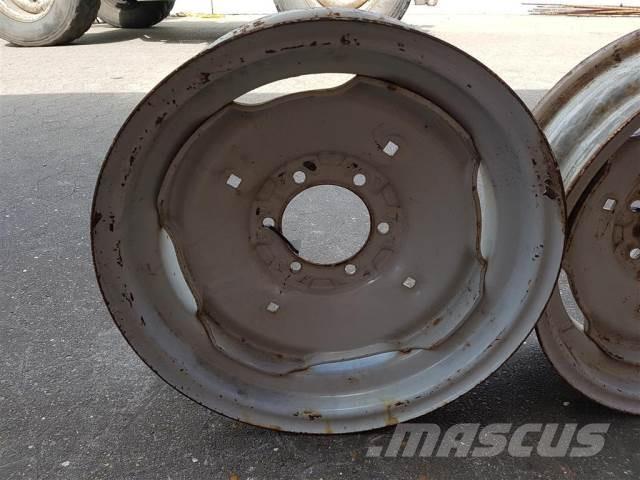  18 5.50FX18 Pneumatiky, kola a ráfky