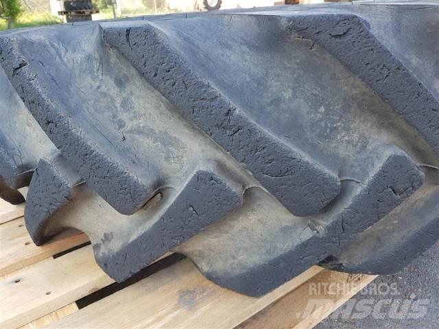  24 15.5/80R24 Pneumatiky, kola a ráfky