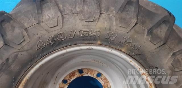  24 440/65R24 Pneumatiky, kola a ráfky