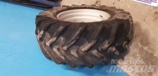  24 440/65R24 Pneumatiky, kola a ráfky