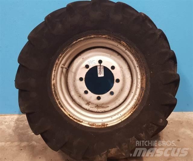  24 440/65R24 Pneumatiky, kola a ráfky