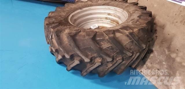  24 440/65R24 Pneumatiky, kola a ráfky