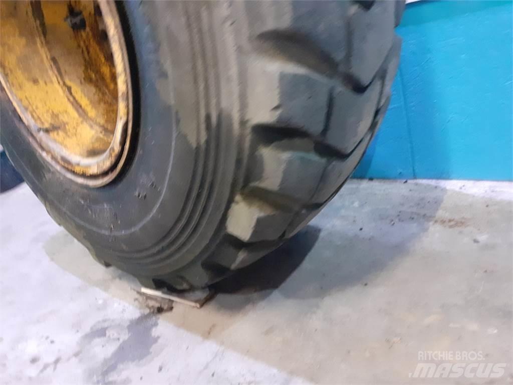  25 20.5R25 Pneumatiky, kola a ráfky
