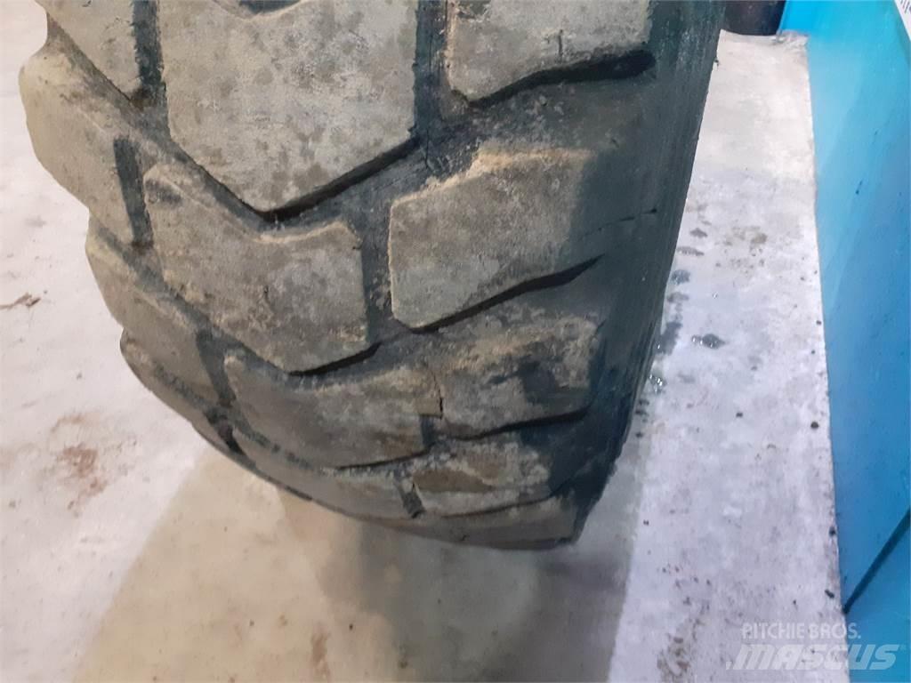  25 20.5R25 Pneumatiky, kola a ráfky