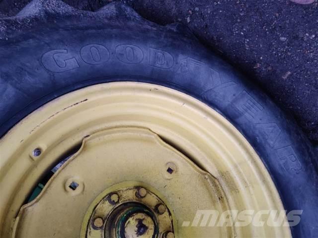  26 16.9R26 Pneumatiky, kola a ráfky