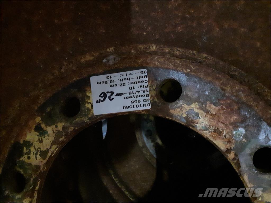  26 18.4/15-26 Pneumatiky, kola a ráfky