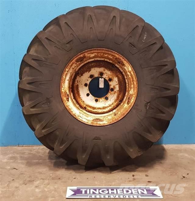  26 23.1-26 Pneumatiky, kola a ráfky