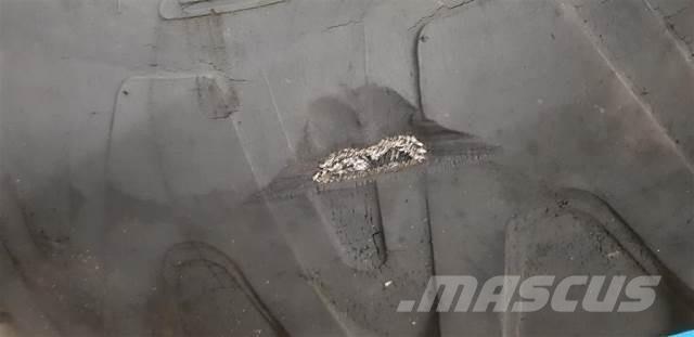  26 23.1-26 Pneumatiky, kola a ráfky