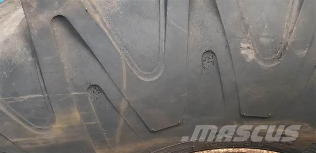  26 23.1-26 Pneumatiky, kola a ráfky