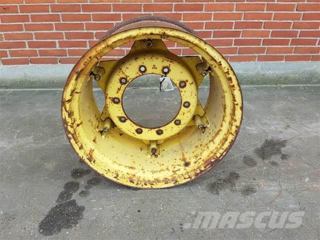  26 W15LX26 Pneumatiky, kola a ráfky