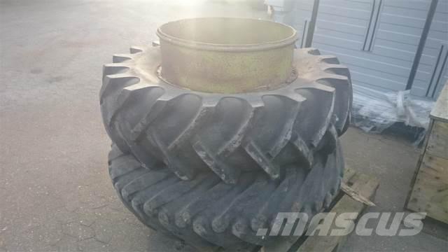  28 14.9/13-28 Pneumatiky, kola a ráfky