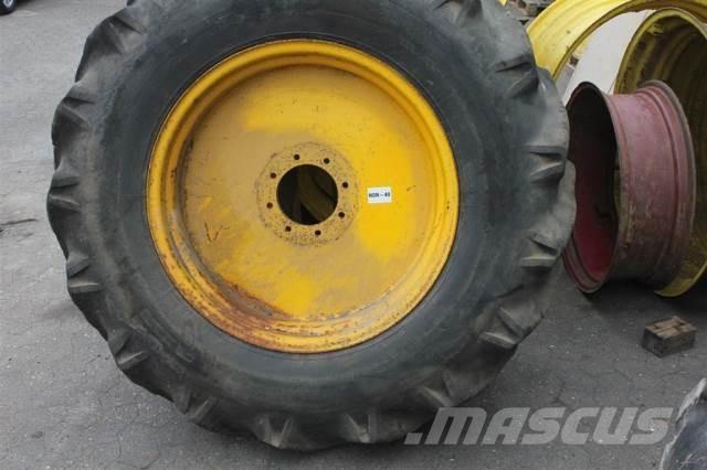  28 16.9/14-28 Pneumatiky, kola a ráfky