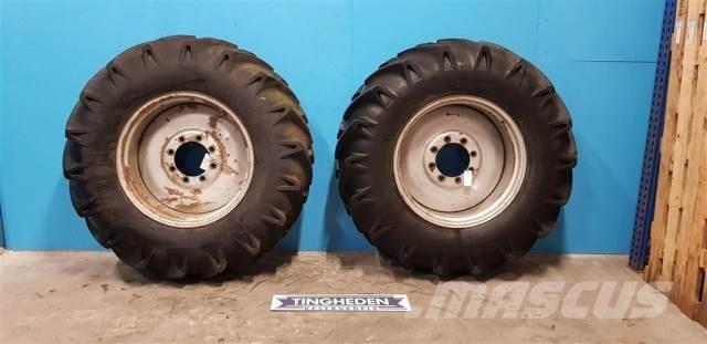  30 18.4/15-30 Pneumatiky, kola a ráfky