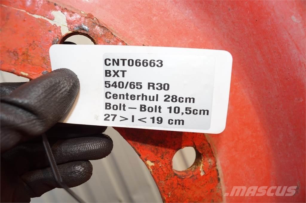 30 540/65R30 Pneumatiky, kola a ráfky
