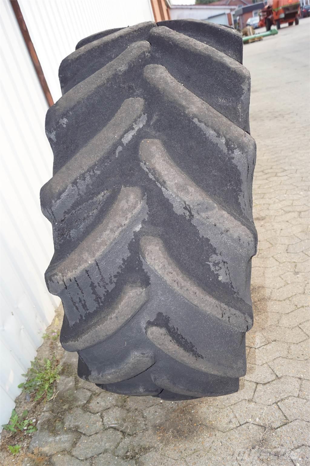  30 540/65R30 Pneumatiky, kola a ráfky