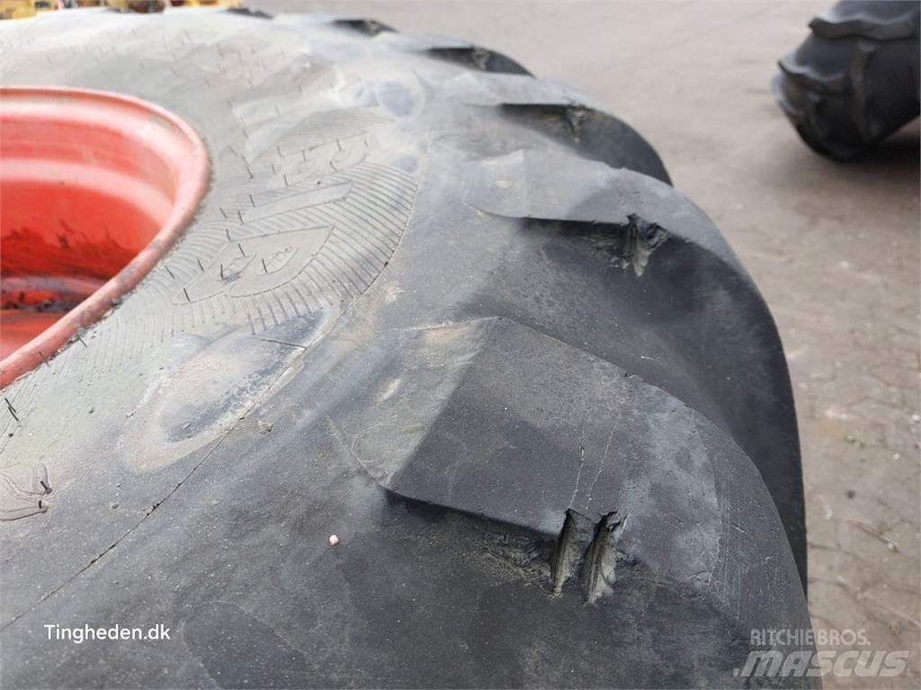  32 1050/50 R32 Pneumatiky, kola a ráfky