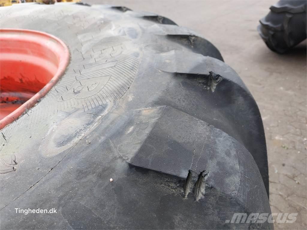  32 1050/50R32 Pneumatiky, kola a ráfky