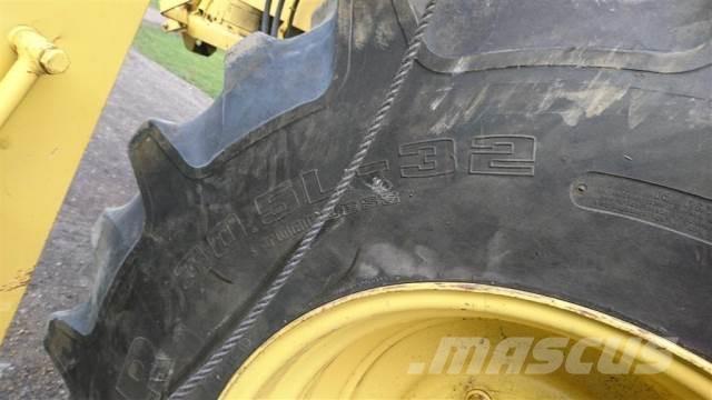  32 30.5L-32 Pneumatiky, kola a ráfky