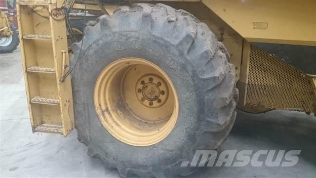  32 30,5L-32 Pneumatiky, kola a ráfky