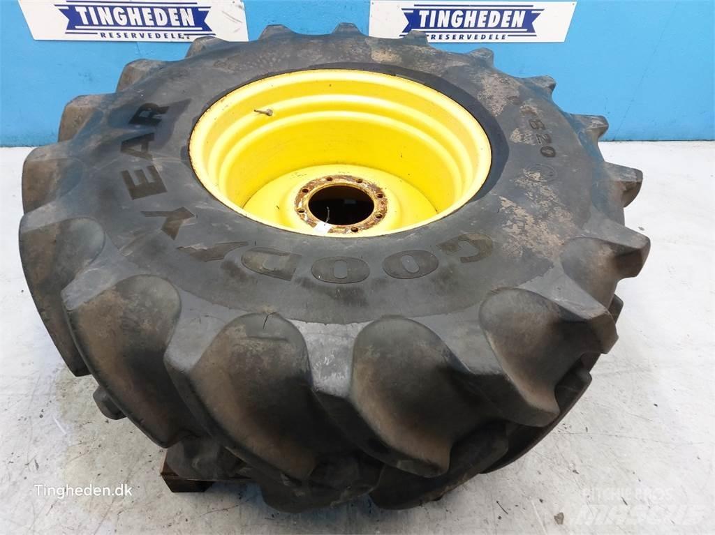  32 650/75 R32 Pneumatiky, kola a ráfky