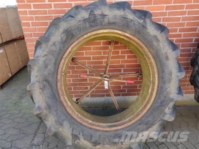  38 16.9R38 Pneumatiky, kola a ráfky