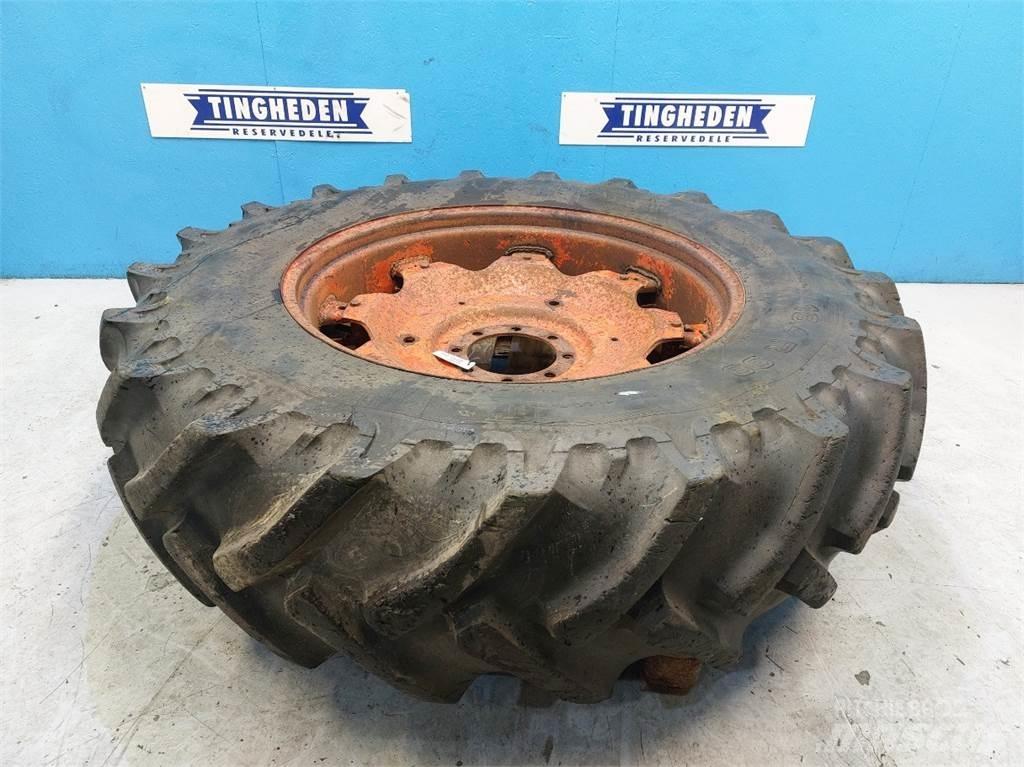  38 18.4 R38 Pneumatiky, kola a ráfky