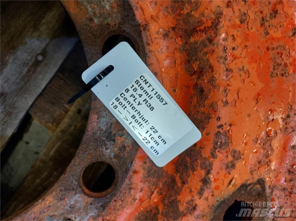  38 18.4 R38 Pneumatiky, kola a ráfky