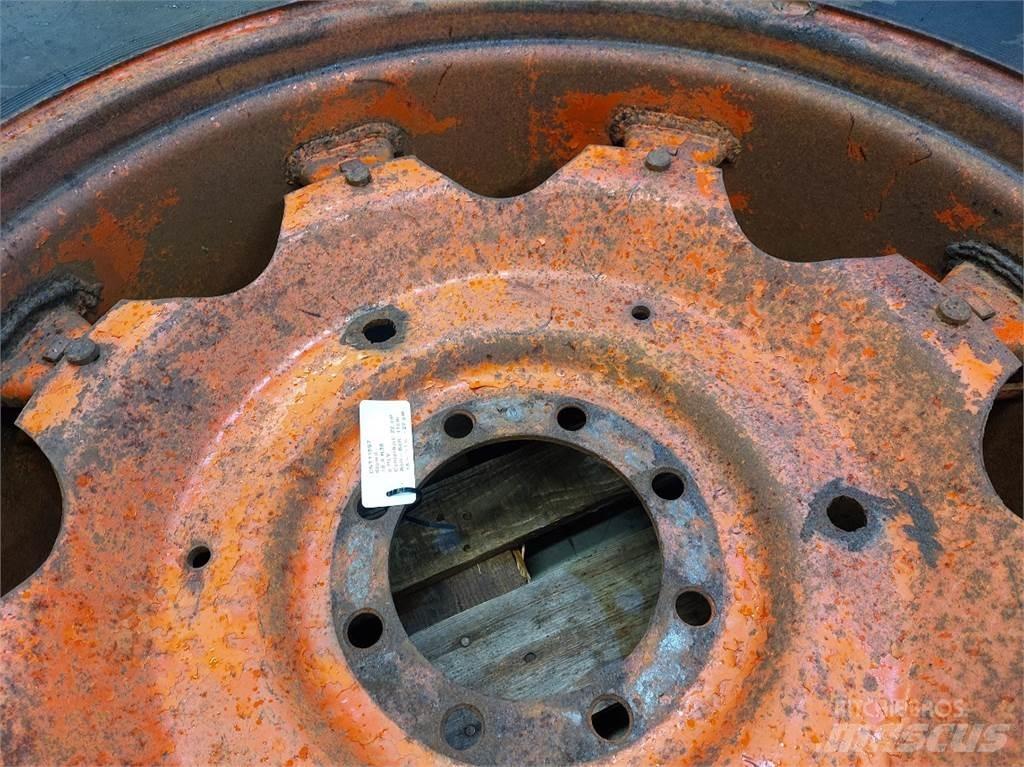  38 18.4 R38 Pneumatiky, kola a ráfky