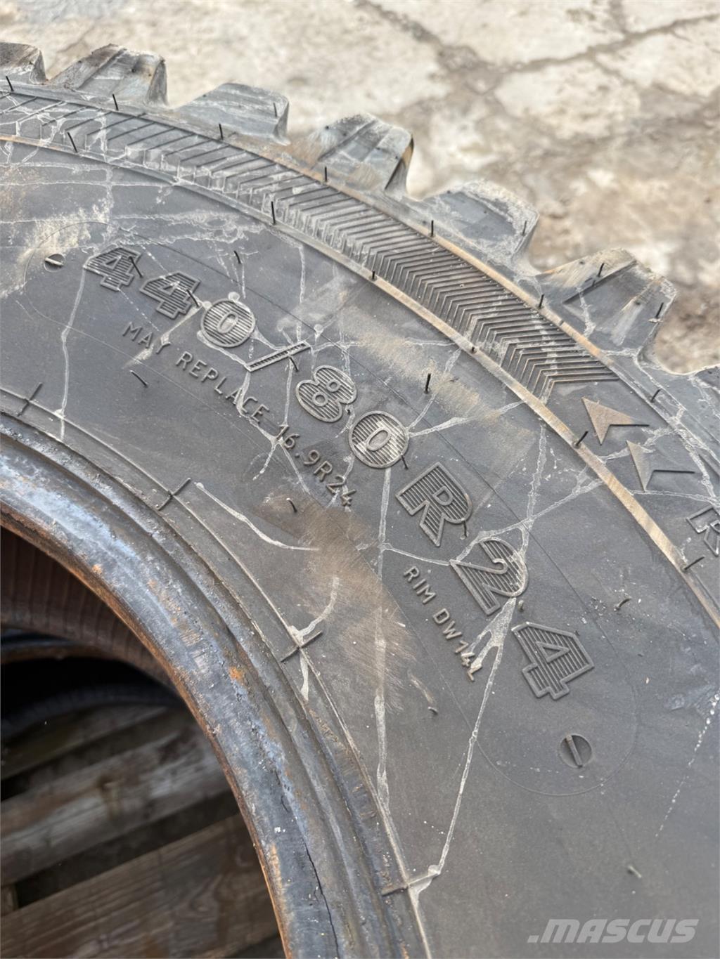  440/80-24 Pneumatiky, kola a ráfky