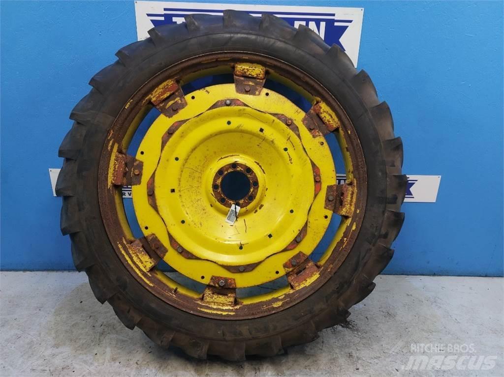  48 11.2-48 Pneumatiky, kola a ráfky