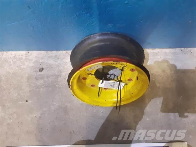  9'' 4.00Ex9 Pneumatiky, kola a ráfky