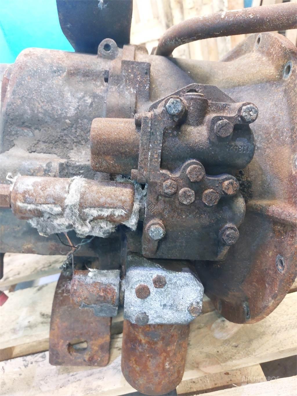 CASE 580 SLE Převodovka