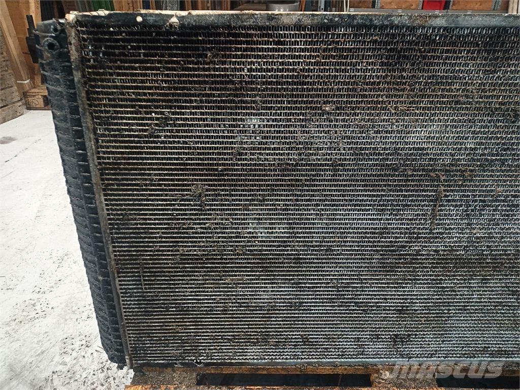 CASE 8010 Radiátory