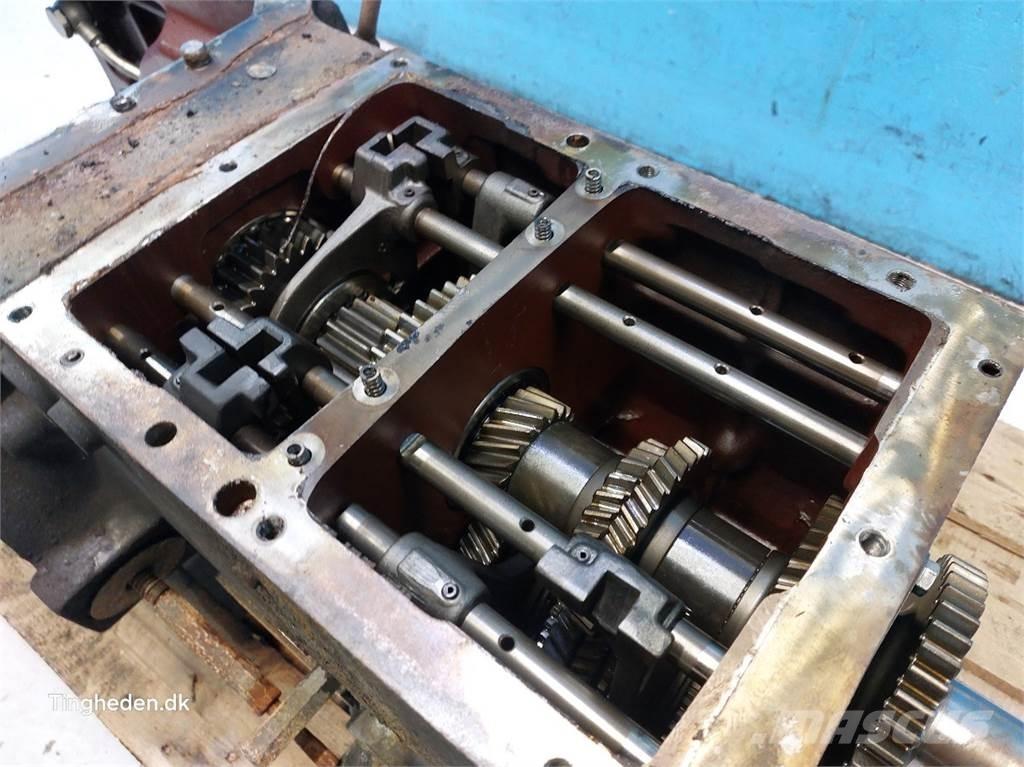 CASE Farmall 95A Převodovka