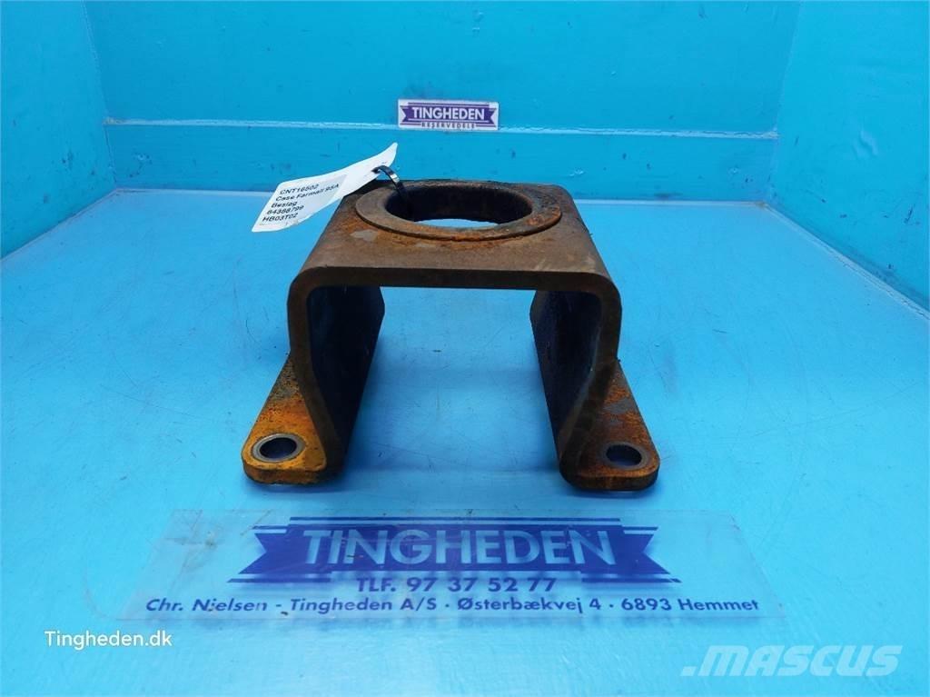 CASE Farmall 95A Kabiny a interiér