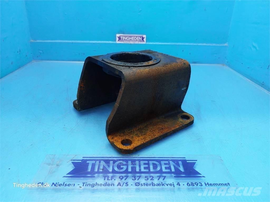 CASE Farmall 95A Kabiny a interiér