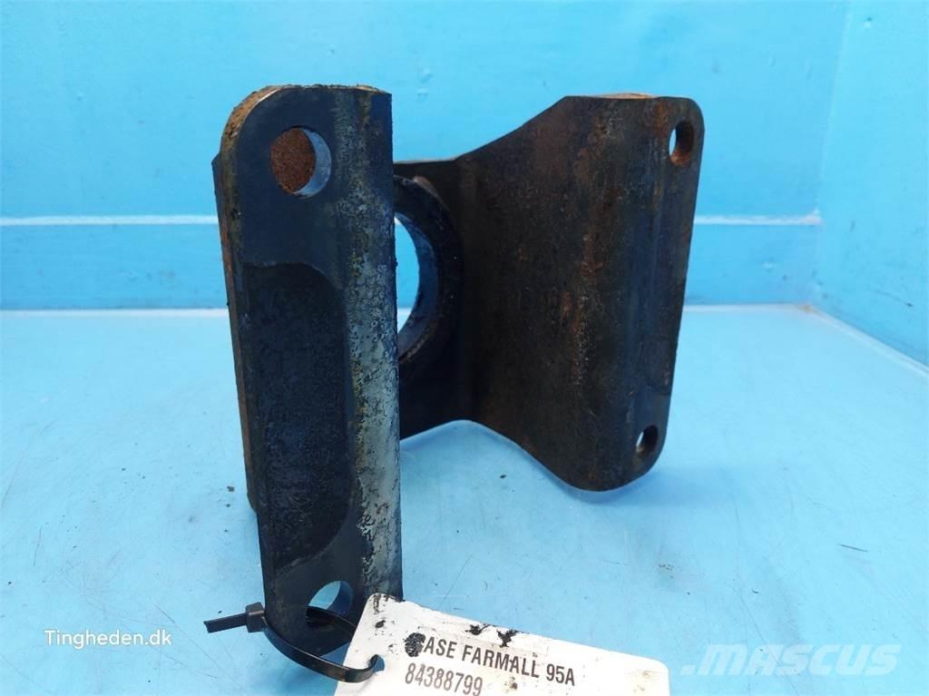 CASE Farmall 95A Kabiny a interiér