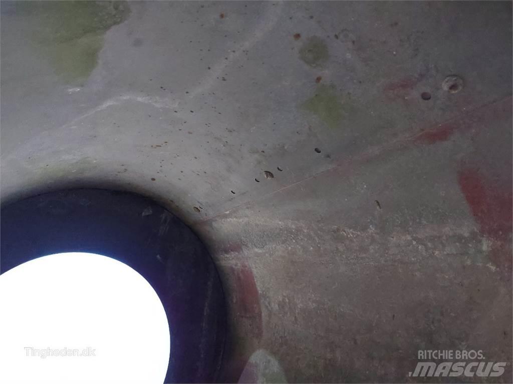 Case IH 1660 Sypače písku a soli