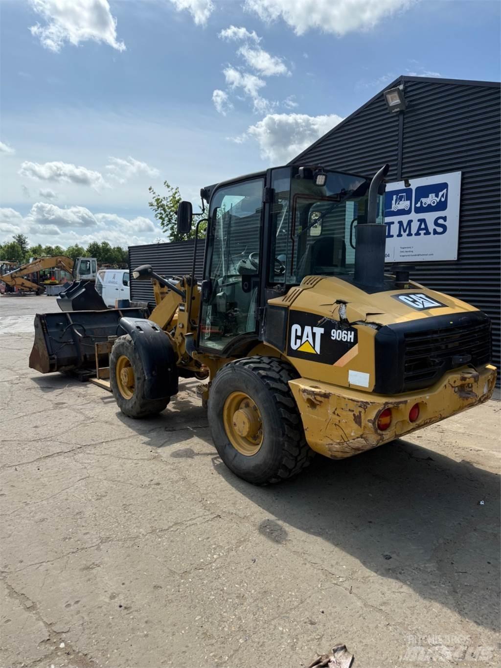 CAT 906H Kolové nakladače