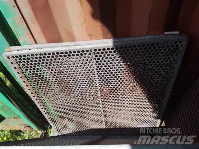 CLAAS Consul Sypače písku a soli