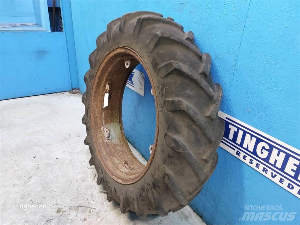 Dunlop 28 10-28 Pneumatiky, kola a ráfky