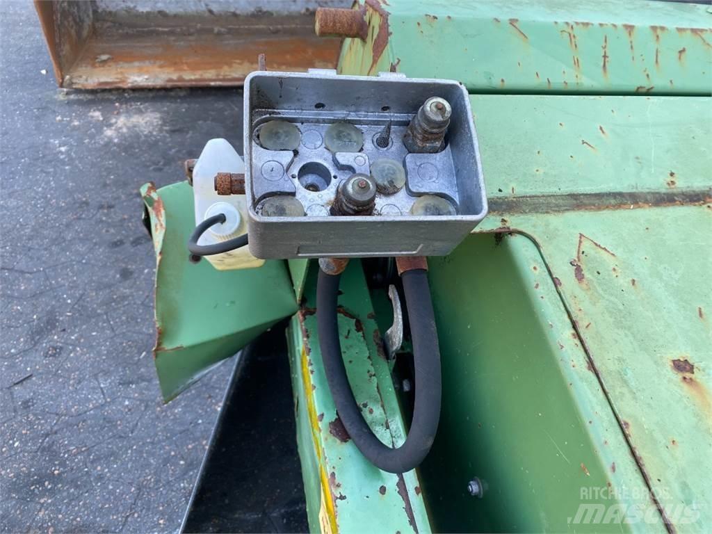 Fendt 8350 Příslušenství a náhradní díly ke kombajnům