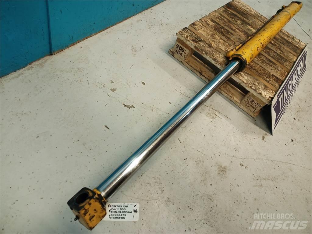 Ford 655 Výložníky a lžíce