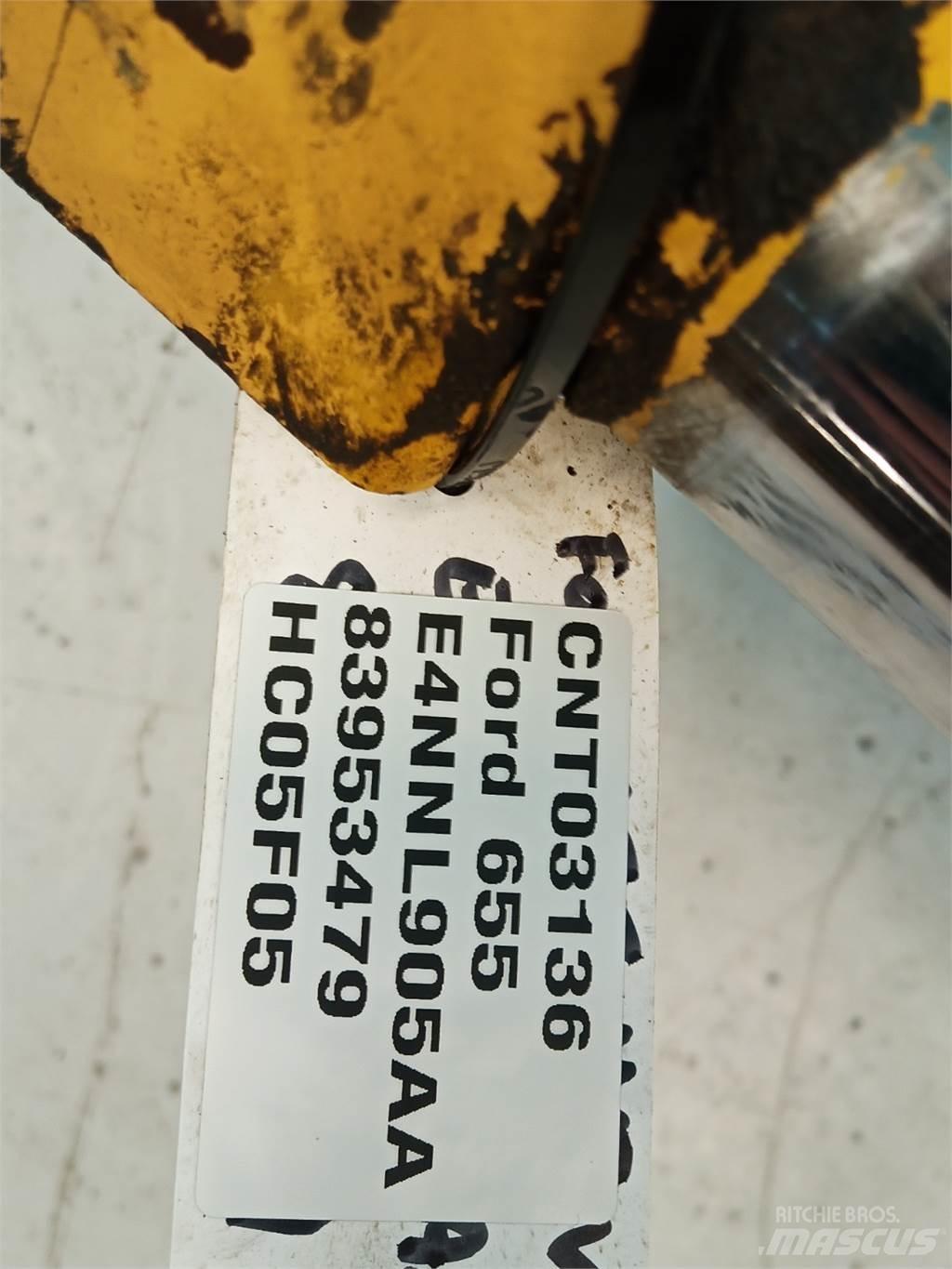 Ford 655 Výložníky a lžíce
