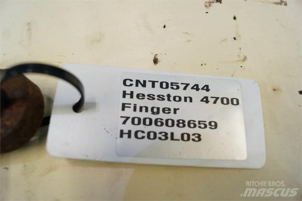 Hesston 4700 Čelisti na balíky