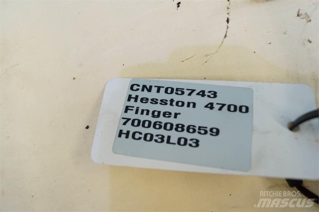 Hesston 4700 Čelisti na balíky